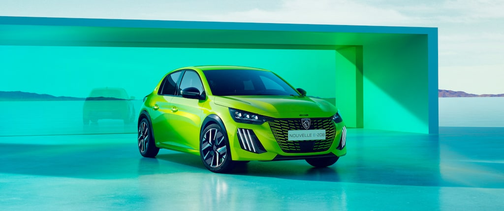 https://www.peugeot.fr/content/dam/peugeot/france/b2c/v%C3%A9hicule/2023-10-new-208/D_SR_208_Allure_1_2880x1206.jpg?imwidth=1000