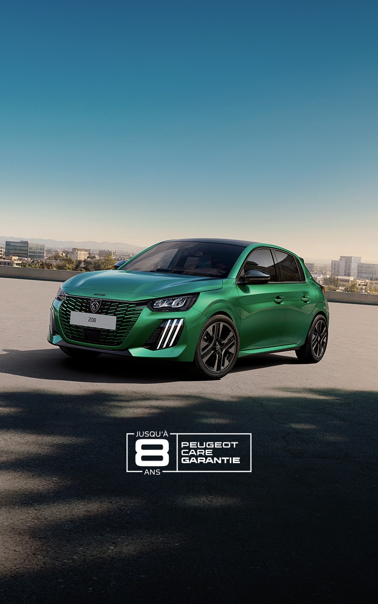 Peugeot 208 hybride verte stationnée en extérieur avec mention de garantie jusqu’à 8 ans