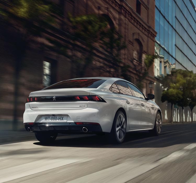 Berlines compactes et hybrides découvrez la gamme de voitures Peugeot