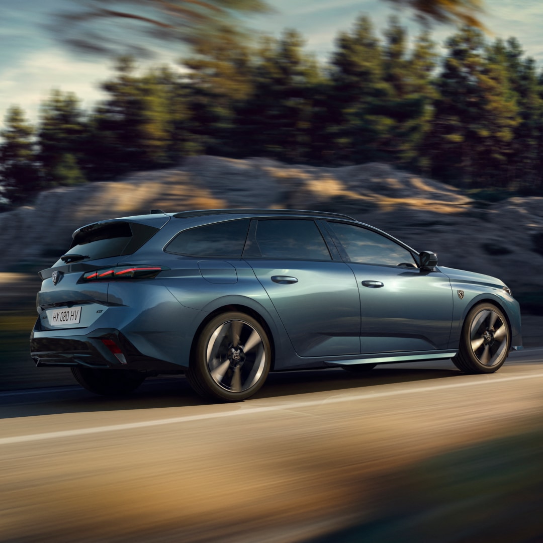 PEUGEOT E-308 SW vue de profil