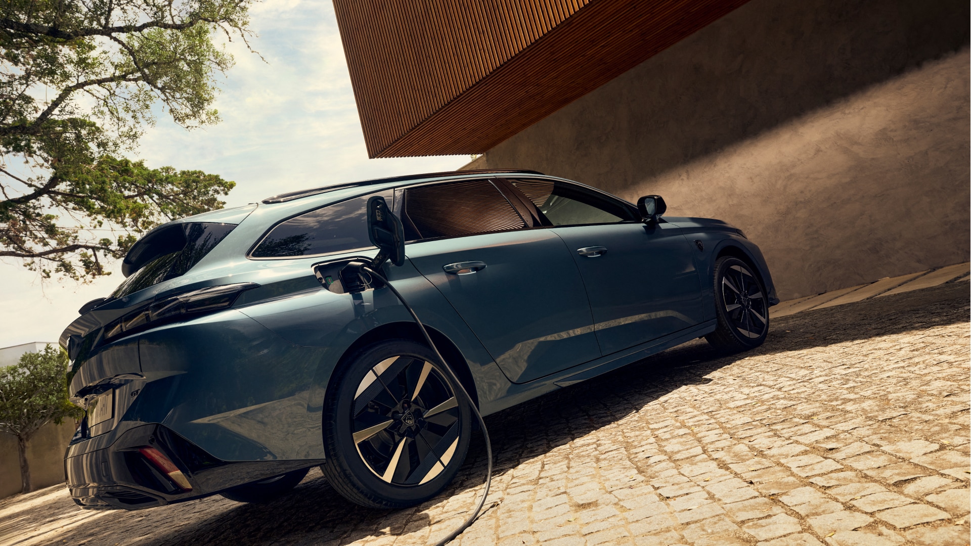 PEUGEOT E-308 SW charging