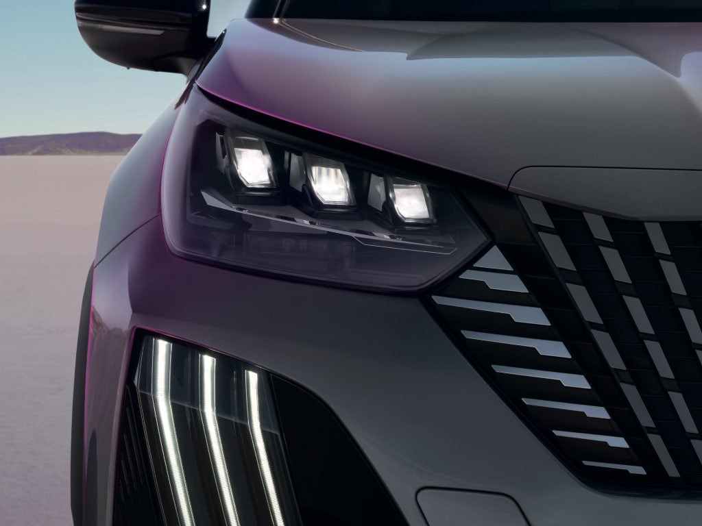 Nouveau PEUGEOT E-2008 feux avant à LED