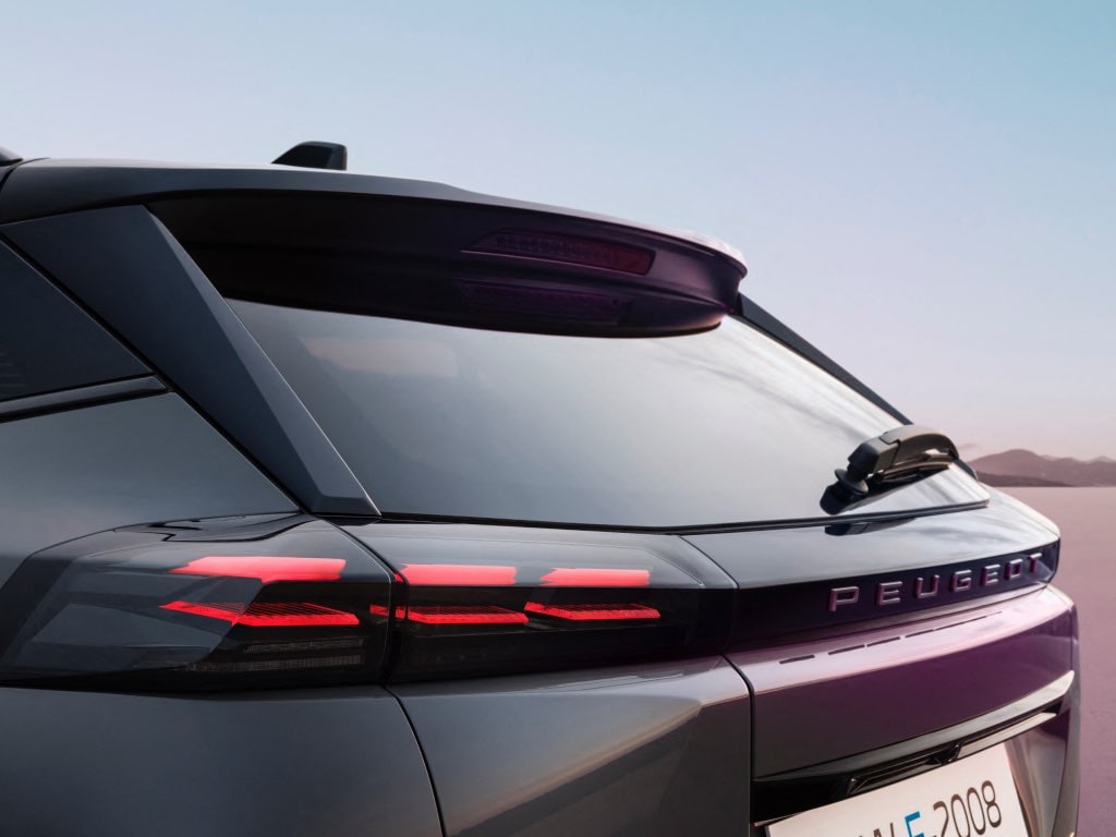 Nouveau PEUGEOT E-2008 face arrière
