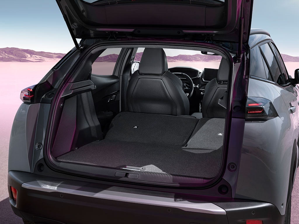 Nouveau PEUGEOT E-2008 coffre à deux niveaux modulable