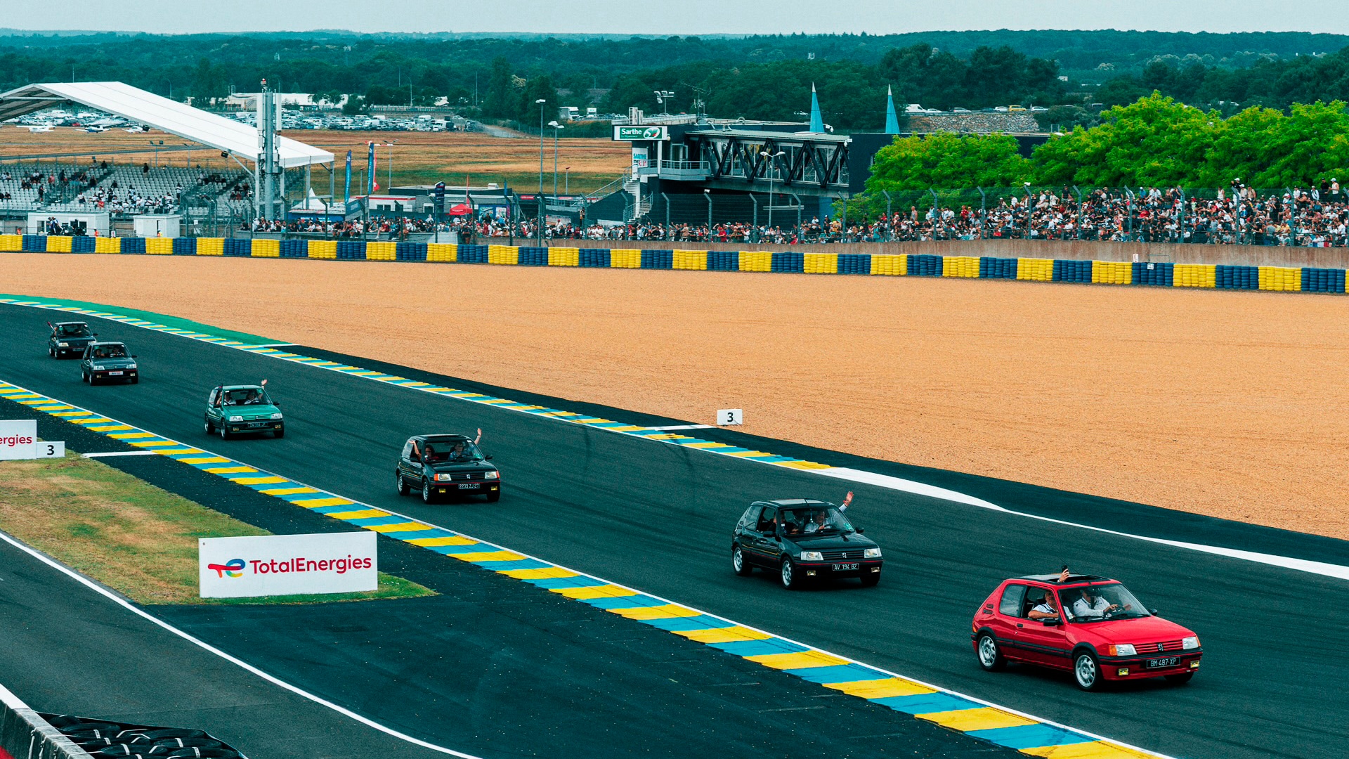 Nouvelle PEUGEOT E-208 GTi - Club 205 GTi