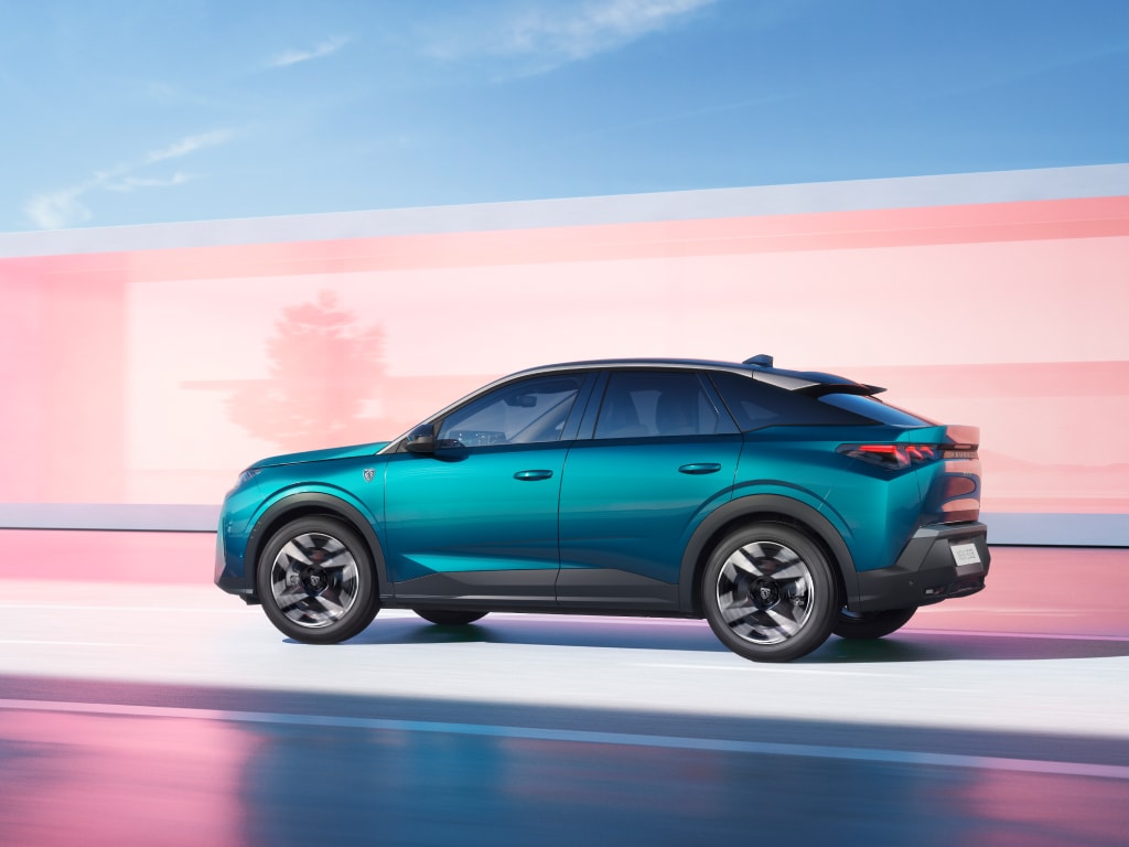 New PEUGEOT 3008 Hybrid Obsession Blue profile view