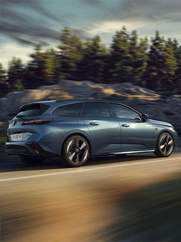 Nouvelle PEUGEOT E-308 SW face arrière