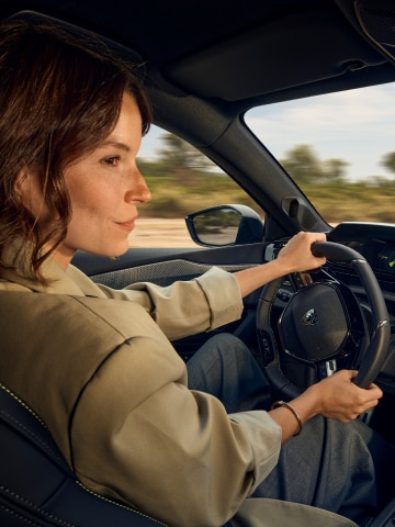 Nouvelle PEUGEOT E-308 SW, PEUGEOT i-Cockpit®