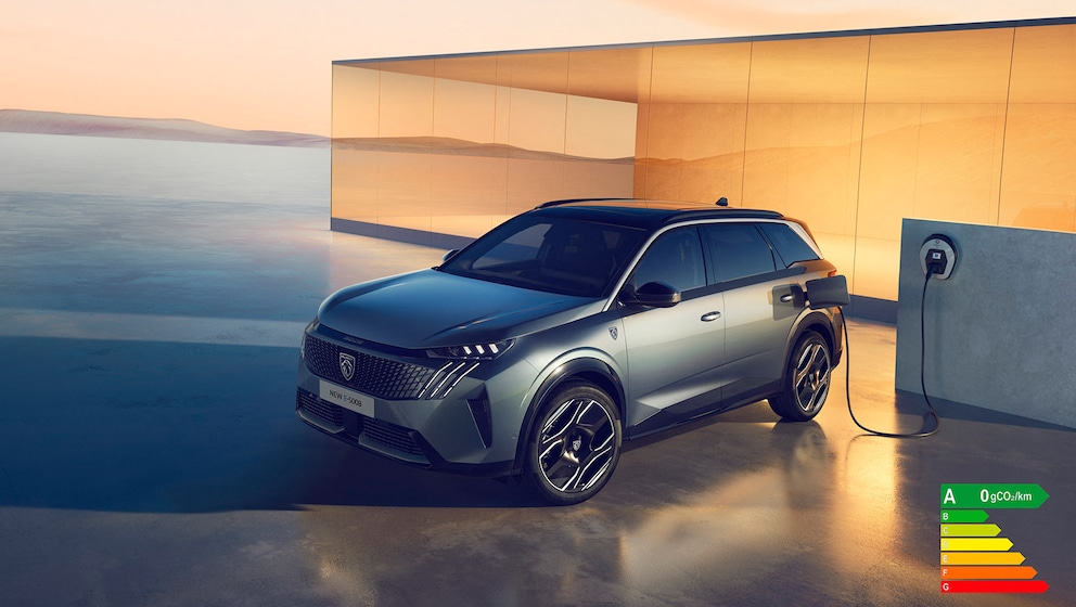 https://www.peugeot.fr/content/dam/peugeot/master/b2c/our-range/showroom/5008/2024-03/new-e-5008-desktop/PEUGEOT_E_5008_SHOWROOM_ELEC_D_2030x1146.jpg?imwidth=900