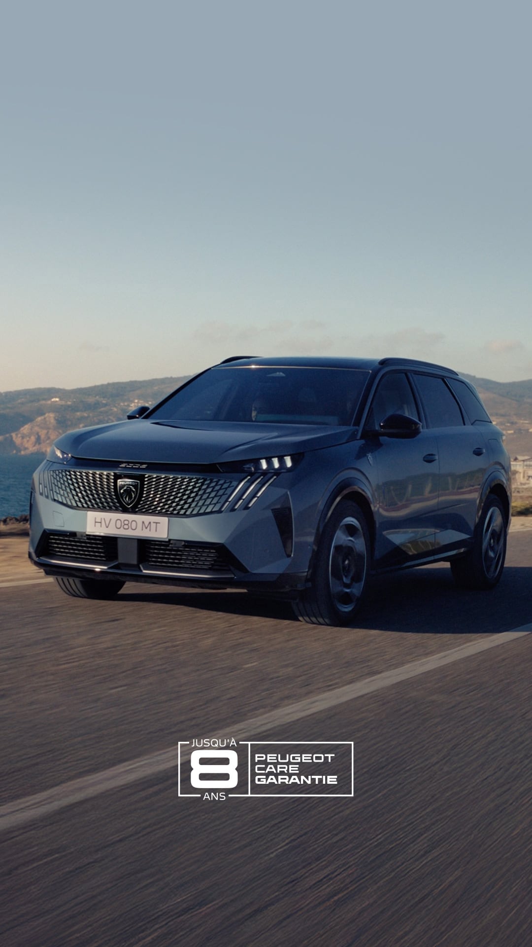 PEUGEOT 5008 Hybrid front view