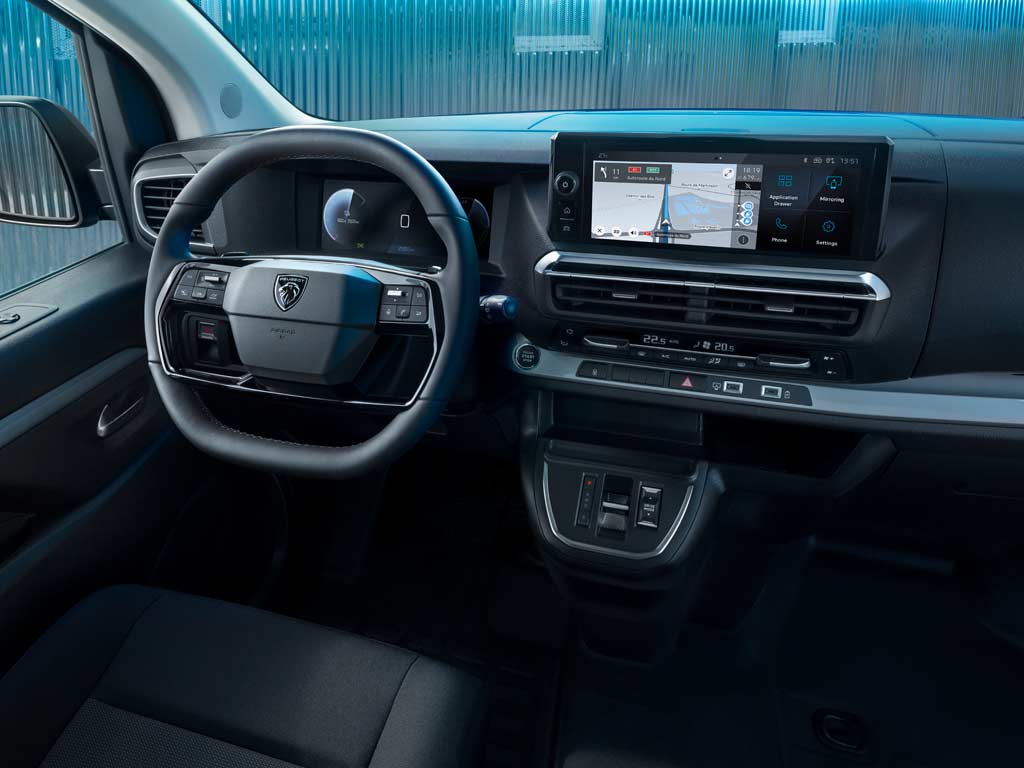 New PEUGEOT E-EXPERT driving station