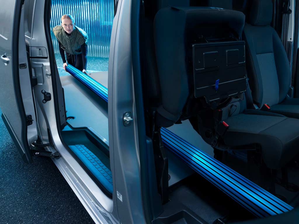 New PEUGEOT E-EXPERT modular volumes