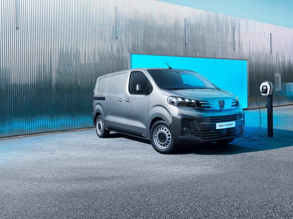 New PEUGEOT E-EXPERT with electric charging station