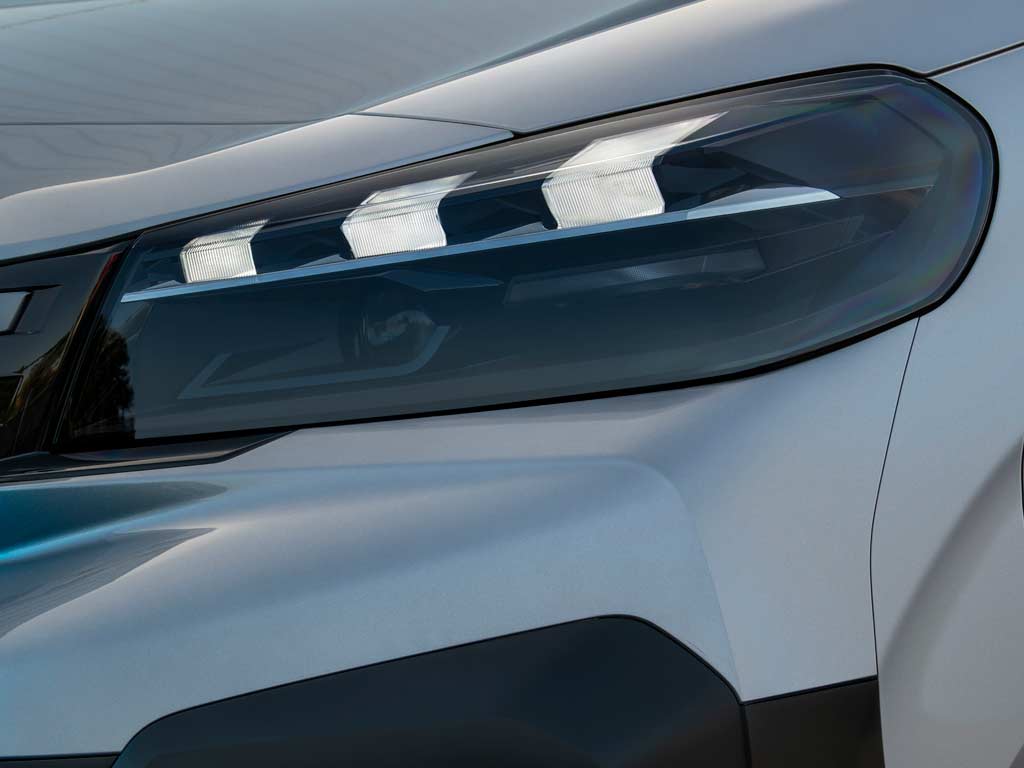 New PEUGEOT E-EXPERT front lights