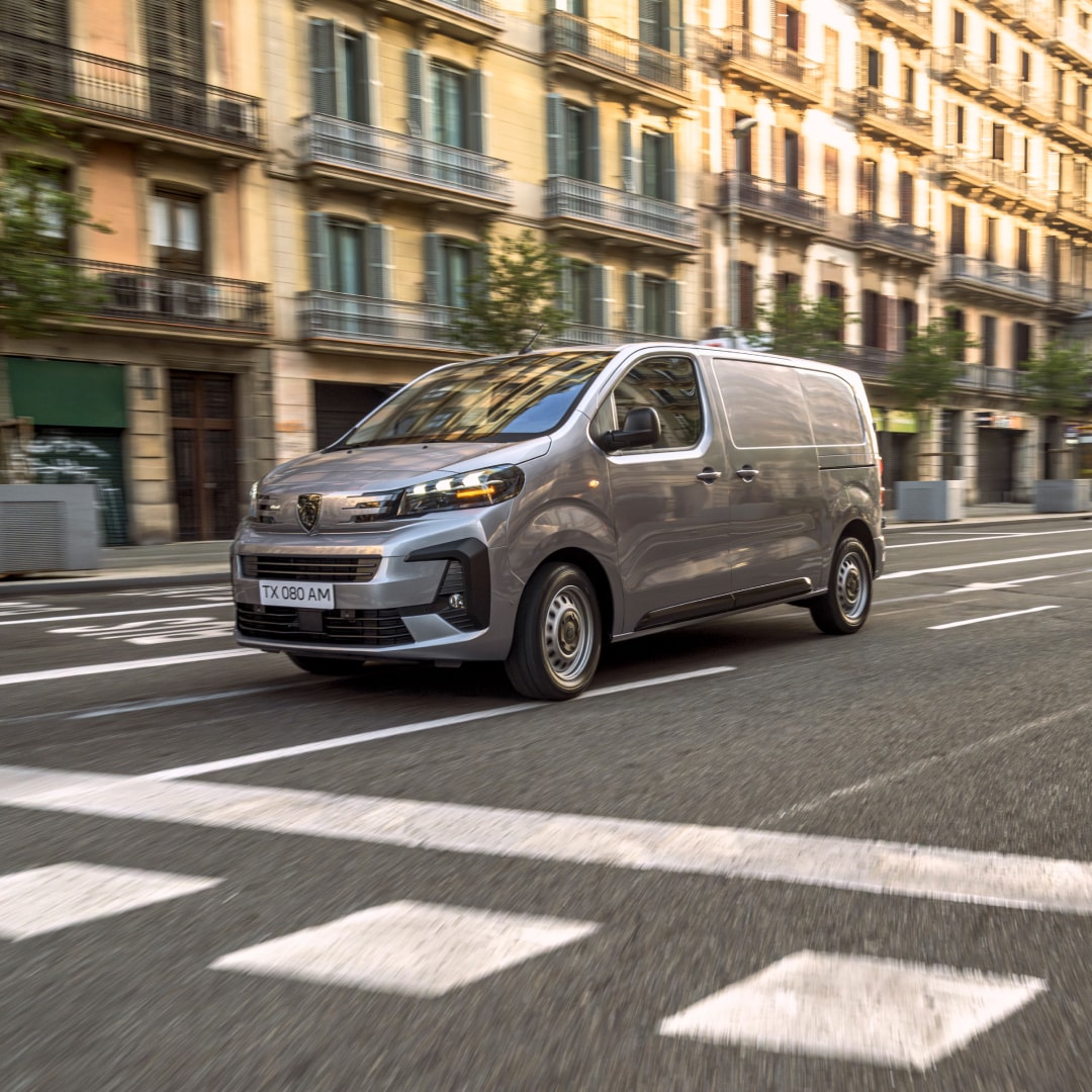 PEUGEOT Expert roulant en ville