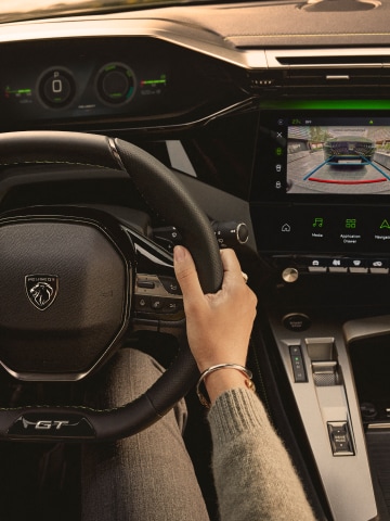 Nouvelle PEUGEOT 408 hybride i-Cockpit