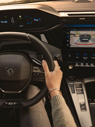 Nouvelle PEUGEOT E-408 i-Cockpit