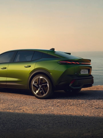 Nouvelle PEUGEOT E-408 silhouette